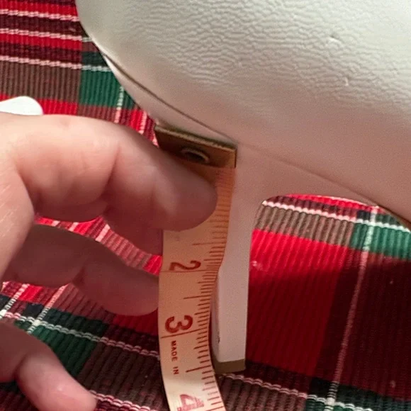 🖤BCBGirls White Heels with Gold Buckle🖤 - Picture 11 of 11